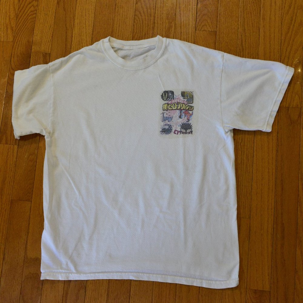 Boys white, short-sleeve t-shirt with L chest decal, size large